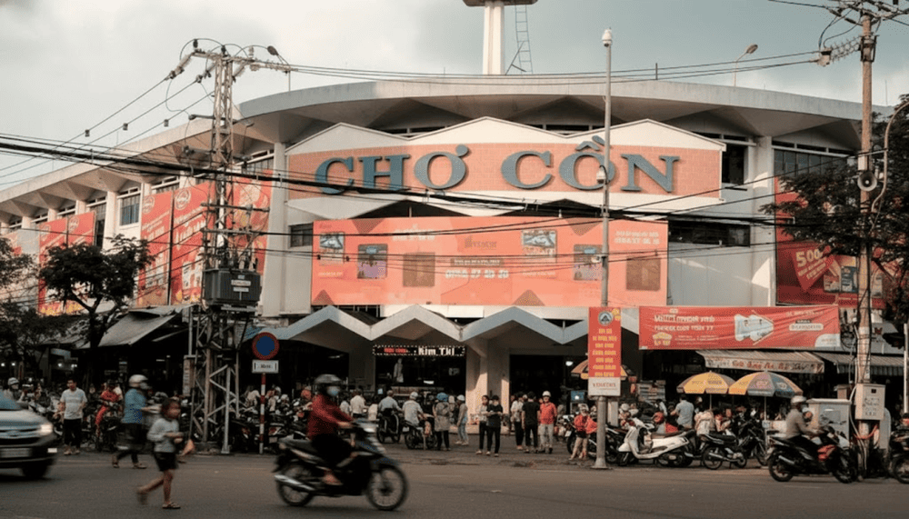 Chợ Cồn l&agrave; thi&ecirc;n đường ẩm thực đường phố, mang đậm hồn Việt giữa l&ograve;ng Đ&agrave; Nẵng